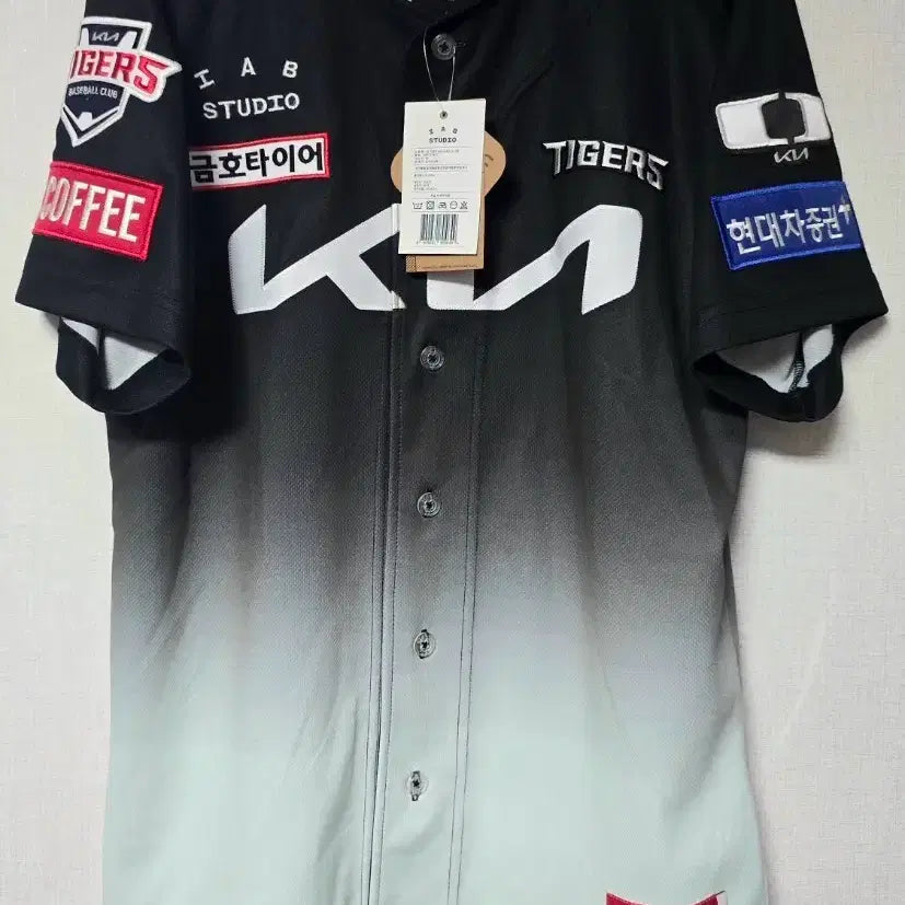 [BUNJANG] Kia Tigers Kim Do-young Embroidered Uniform (Size 95/M) / 기아 기아타이거즈 디플러스 새상품 유니폼 김도영 자수마킹 95(M) 판매