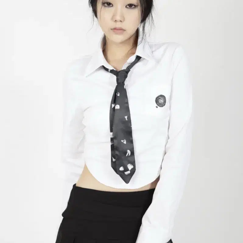 [BUNJANG] Darling Your Bad Rose Symbol Crop Shirt Black / 달링유어배드 로즈 심볼 크롭 셔츠 블랙 스쿨룩