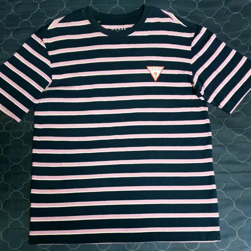 [BUNJANG] Guess Classic Stripe Logo Short Sleeve T-Shirt Navy Purple (S) / 게스 클래식 삼각로고 스트라이프 반팔티 네이비 퍼플 (S)