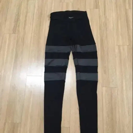 [BUNJANG] Colorblock Leggings (Black/Gray) / 블랙/그레이 배색 레깅스