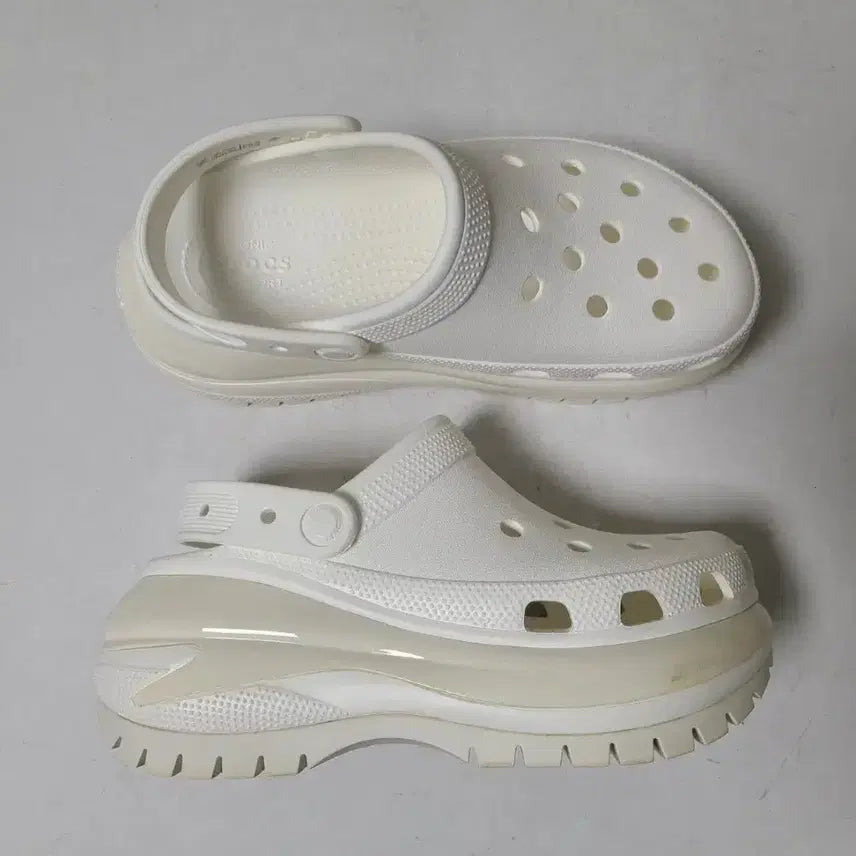 [BUNJANG] Crocs Classic Clog White Size 240 / 클로그 크록스 사이즈240