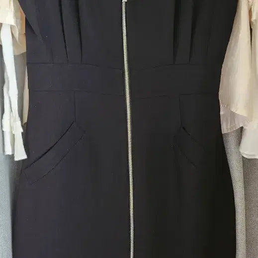 [BUNJANG] MILLRUWYA&S.W Black Sleeveless Zipper Dress / MILLRUWYA&S.W#블랙 민소매 지퍼 정장원피스
