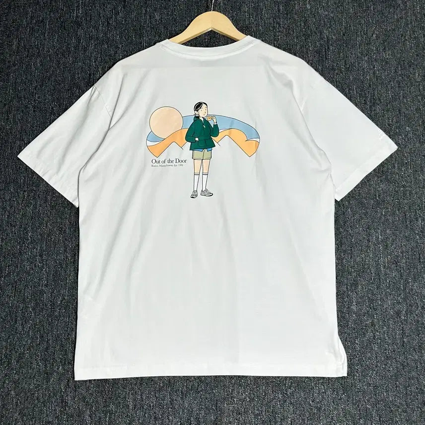 [BUNJANG] OUTDOOR GRAPHIC Short Sleeve T-Shirt White XL / 아웃오브도어 그래픽 반팔티 화이트 105(XL)
