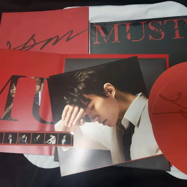 [BUNJANG] 2PM Junho MUST Album LP Set (Sealed & Unsealed) / 2PM 이준호 MUST 앨범 LP판 미개봉 1장  개봉 1장  일괄