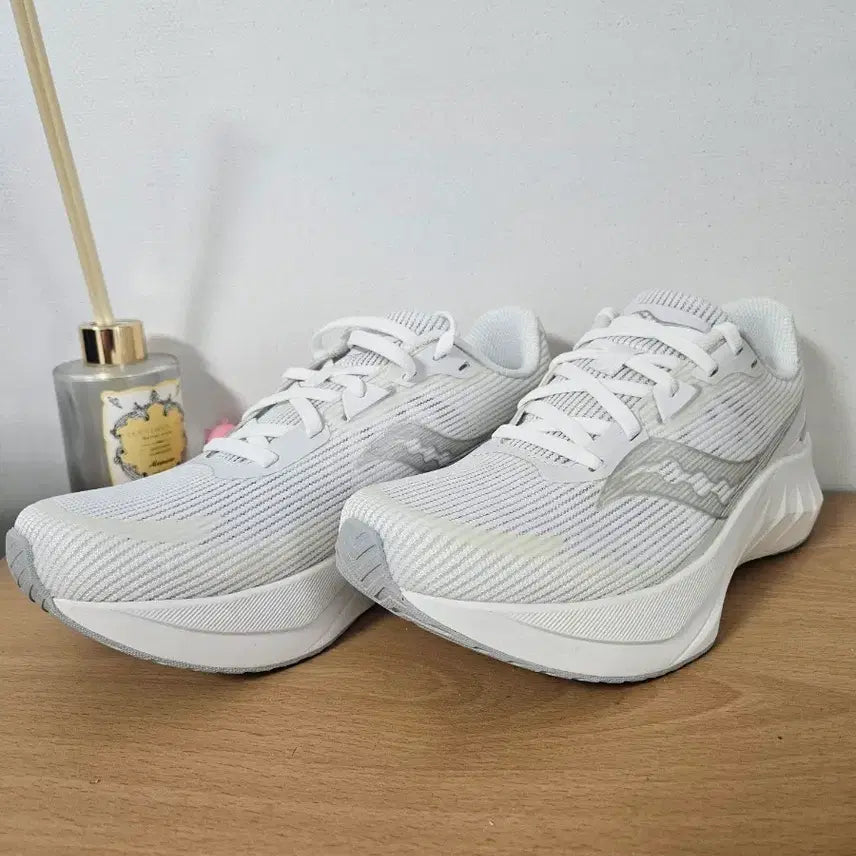 [BUNJANG] Saucony Tide 2 Running Shoes Size 230 New / 써코니 타이드2 230사이즈 런닝화 새제품(택포)
