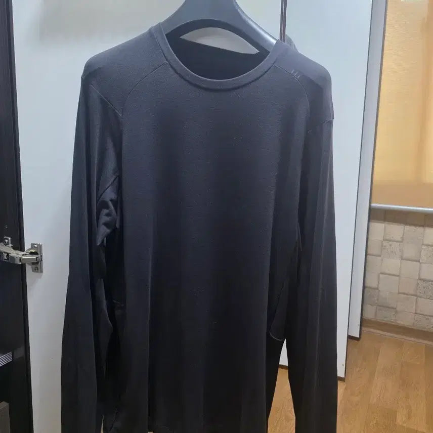 [BUNJANG] Lululemon Surge Warm Long Sleeve M Black / 룰루레몬 써지웜 롱슬리브리스 M 블랙 100