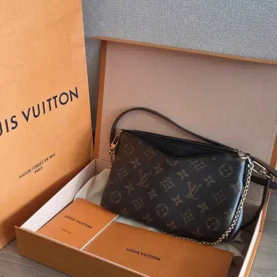 [BUNJANG] Louis Vuitton Palas Cross Bag / 루이비통 팔라스 크로스