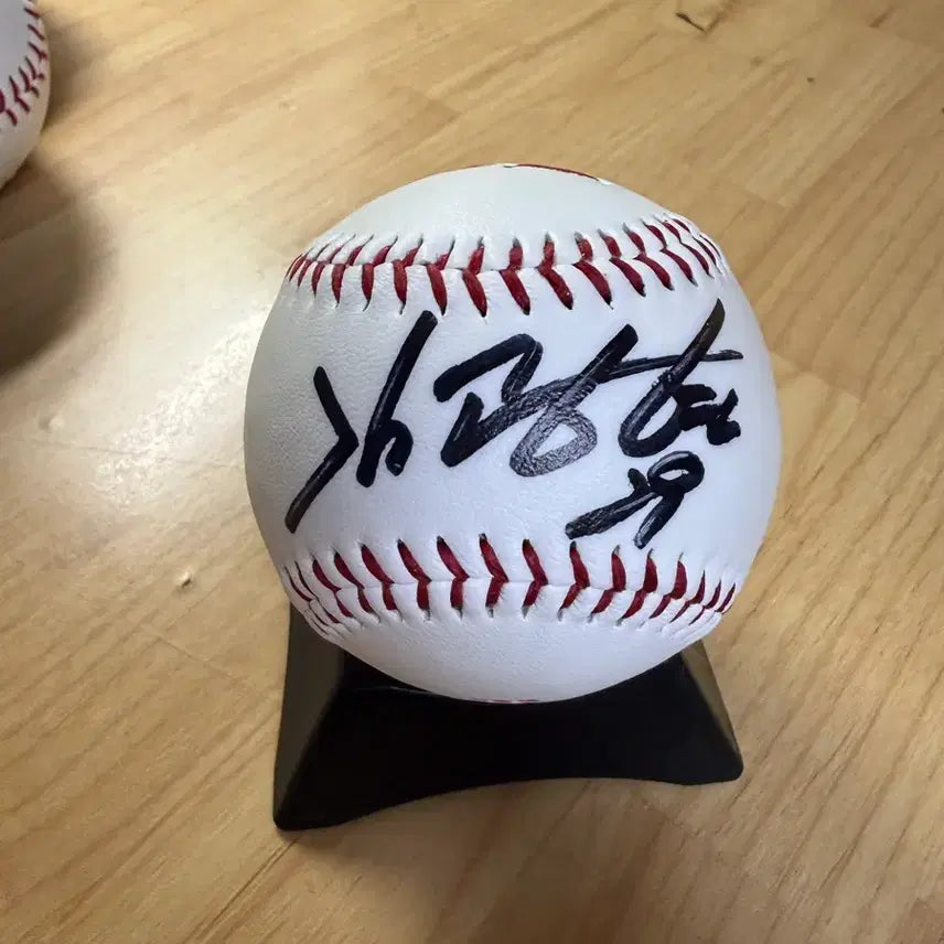 [BUNJANG] Kim Kwang-hyun SSG Landers Autographed Logo Ball / No.29 김광현 SSG 랜더스 로고볼 싸인볼