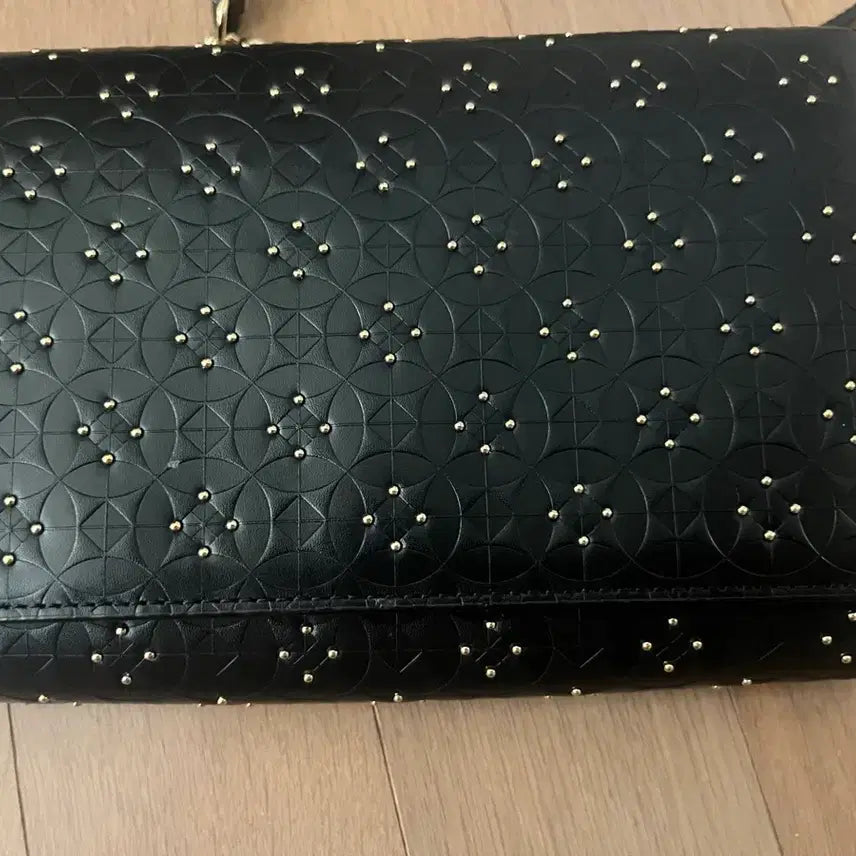 [BUNJANG] Louis Quatorze Black Quilted Studded Clutch / 루이까또즈 블랙 퀼팅 스터드 클러