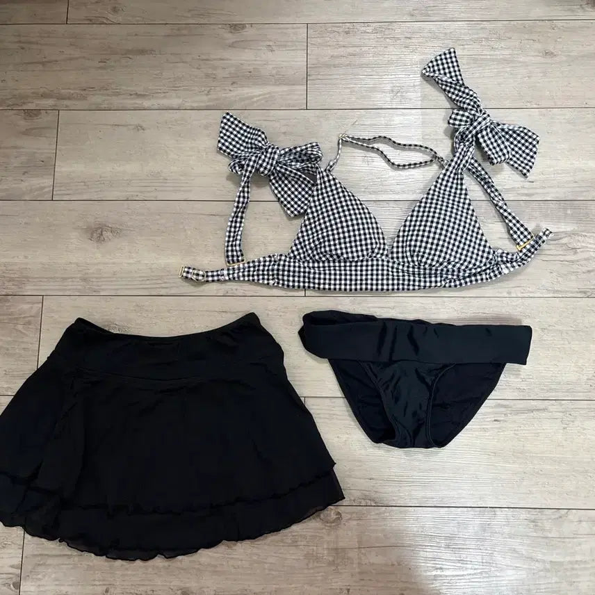 [BUNJANG] Check Ribbon Black Bikini Swimsuit with Skirt Set (M) / 체크 리본 블랙 비키니 수영복 블랙 스커트 세트 일본 M