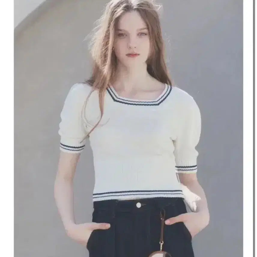 [BUNJANG] AvieMoua Square Neck Knit Top Ivory / 아비에무아 스퀘어넥 니트 탑 아이보리