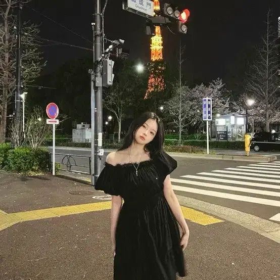 [BUNJANG] Milk Cocoa Off-Shoulder Black Mini Lace Dress / 오프숄더 블랙 미니 원피스 밀크코코아 레이스 드레스 도쿄