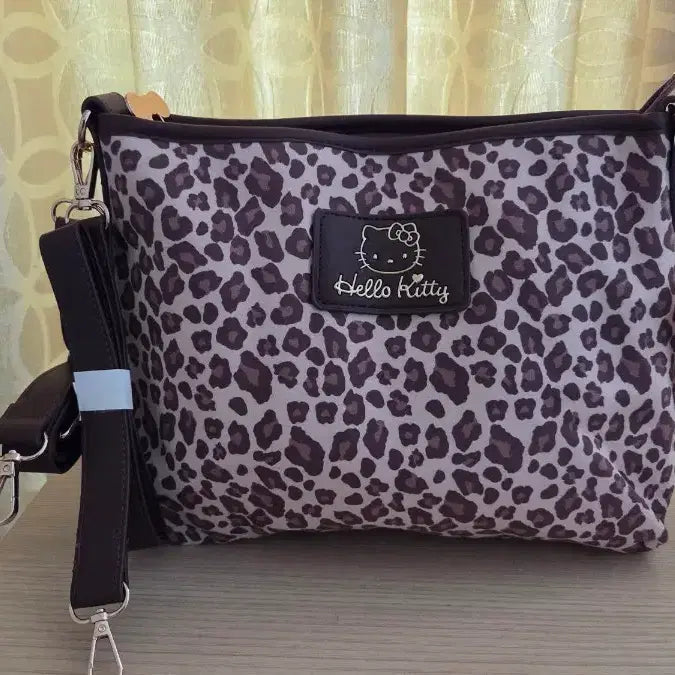 [BUNJANG] Hello Kitty Leopard Print Crossbody Bag / 헬로키티 레오파드 크로스백