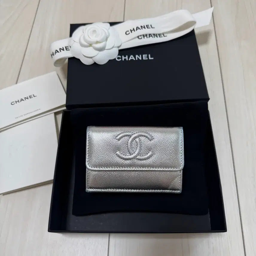 [BUNJANG] Chanel Caviar Tri-fold Wallet Silver / 샤넬 캐비어 반지갑 3단지갑 실버 내장칩