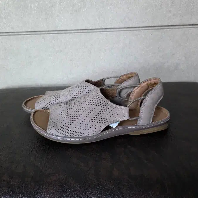 [BUNJANG] Clarks Women's Perforated Leather Sandals Size 220mm / 클락스샌들(220)