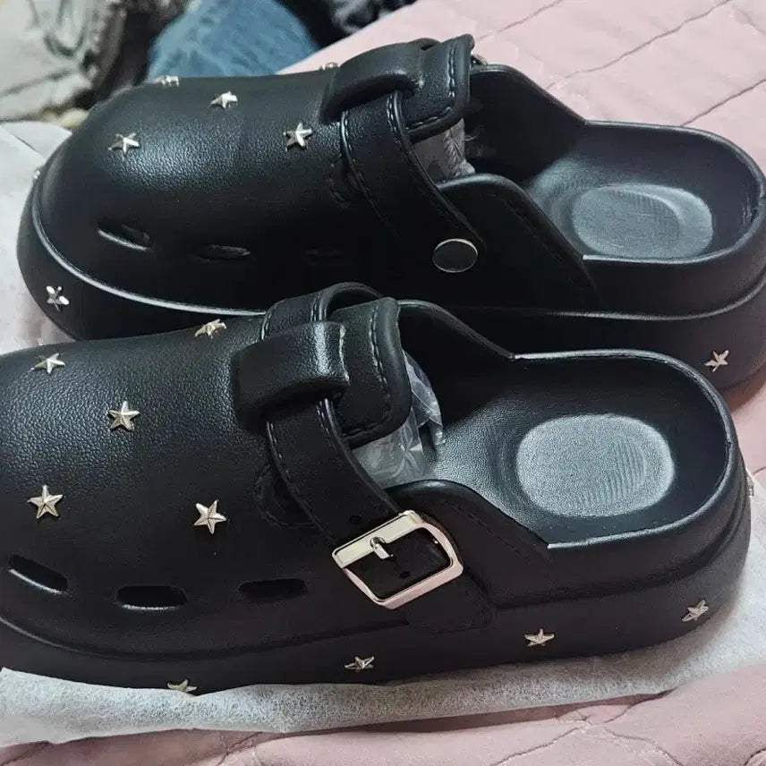 [BUNJANG] Star Embellished Black Slippers / 스타 장식 블랙 슬리퍼 새상품