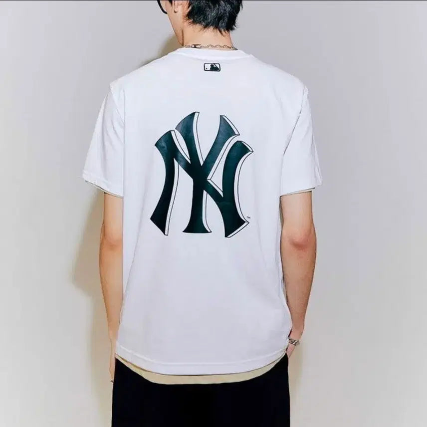 [BUNJANG] MLB New York Yankees Unisex Short-Sleeve T-Shirt / # MLB 뉴욕 양키즈 공용 반팔티