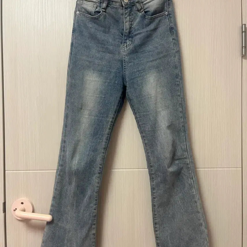 [BUNJANG] High-Waisted Semi-Bootcut Hidden Banding Washed Denim Pants (Size S) / 하이웨스트 세미부츠컷 히든밴딩 청바지 워싱 데님 팬츠 S