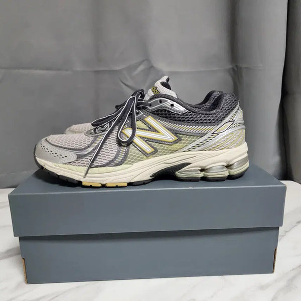 [BUNJANG] New Balance 860v2 Earth 275 / [뉴발란스] 860v2 어스_275