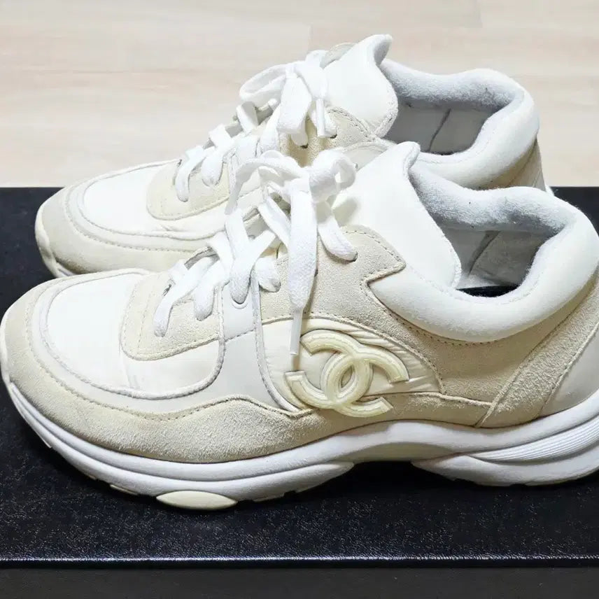 [BUNJANG] Chanel White Sneakers (Size 37) / 샤넬 스니커즈 화이트 235 (37) 정품