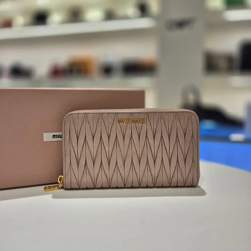 [BUNJANG] Miu Miu Matelassé Nappa Leather Wallet Pink / 미우미우 마테라쎄 나파 가죽 지갑 핑크