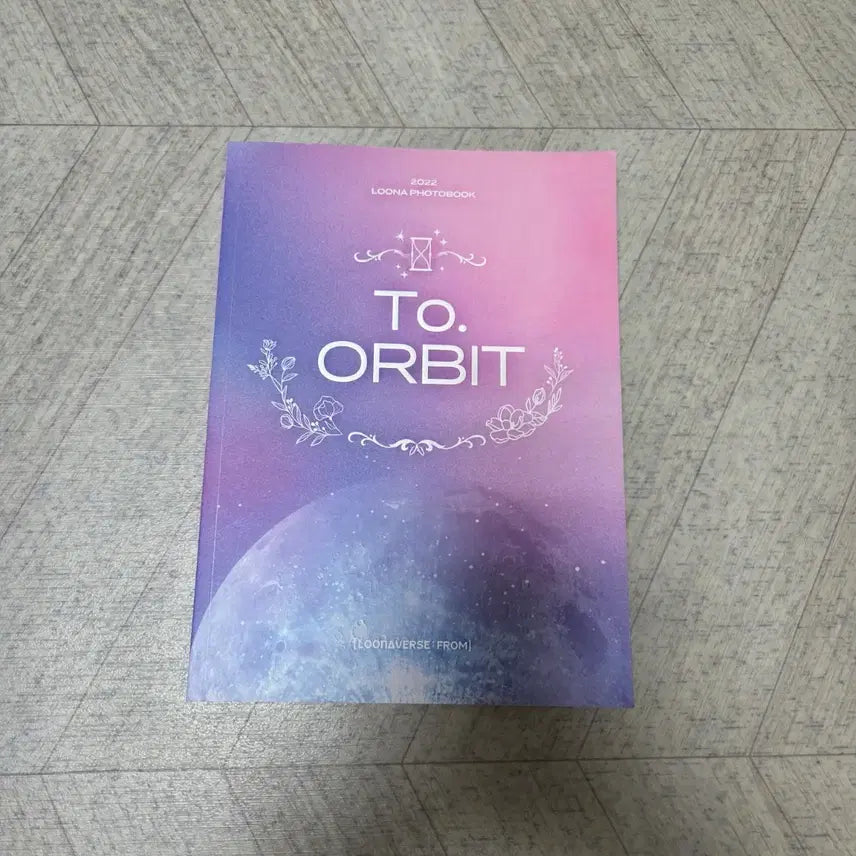 [BUNJANG] LOONA 2022 LUNATHEWORLD Concert Photobook / 이달의소녀 2022 루나버스 콘서트포토북
