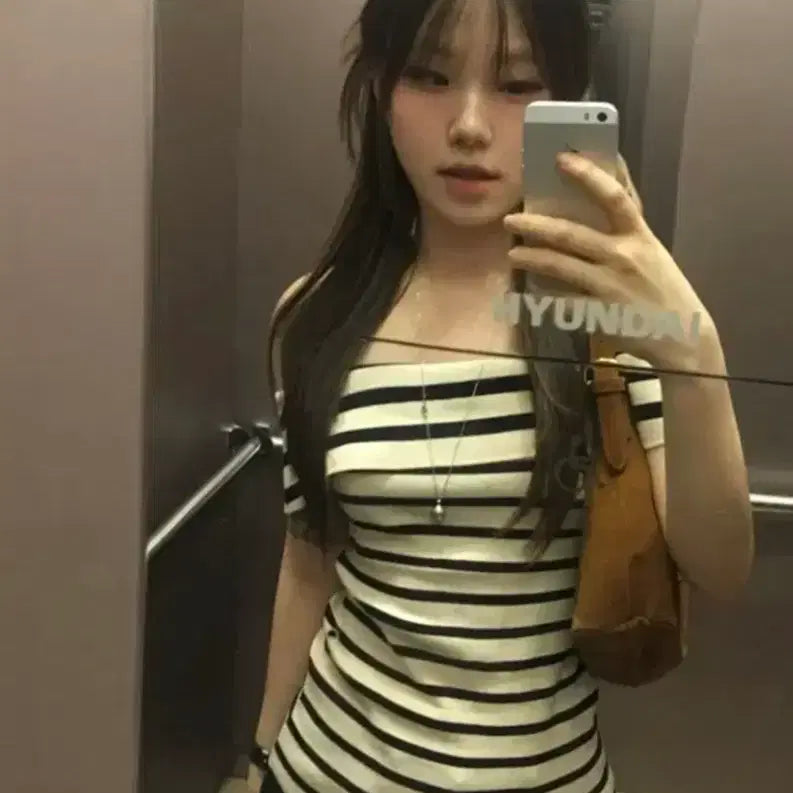 [BUNJANG] JENNIE O Hour Cabinet Stripe Short Sleeve Off-Shoulder Knit / 제니오 아워캐비넷 스트라이프 반팔 오프숄더 니트