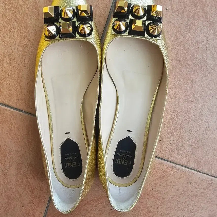 [BUNJANG] Fendi Gold Detail Flat Shoes Size 38 1/2 / (더 가격인하X)팬디플랫 38 1/2 (무료배송)