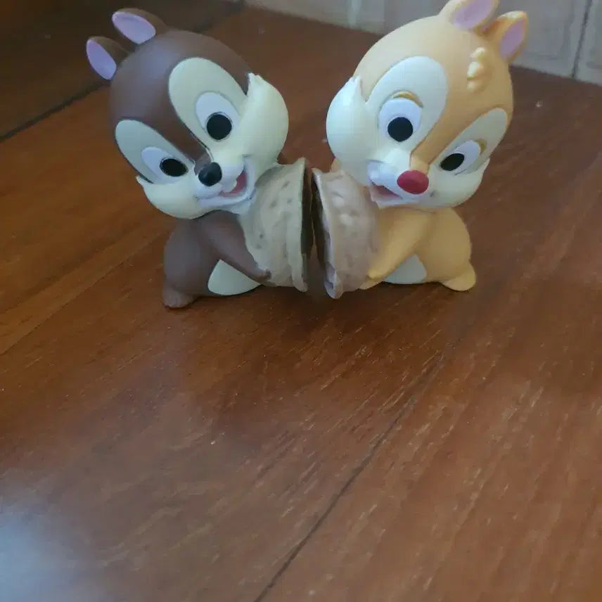 [BUNJANG] Disney Chip 'n' Dale Nut Holding Figure Gacha Keychain Set / 디즈니 칩앤데일 호두인형 피규어 가챠 키링 세트