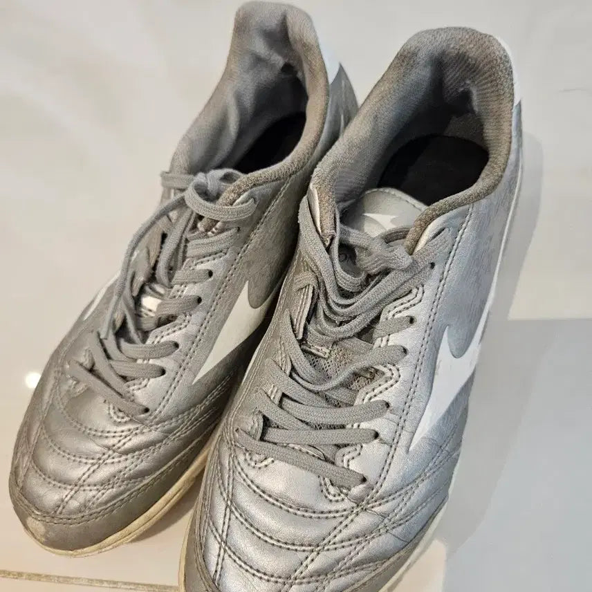 [BUNJANG] Mizuno Monarcida Neo Futsal Shoes Silver / 미즈노 모나르시다 네오 풋살화 실버 230