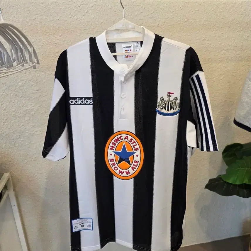 [BUNJANG] Newcastle United Retro Jersey Set (M) / 뉴캐슬 유니폼 2벌 (공식사이트 구매) 판매합니다.