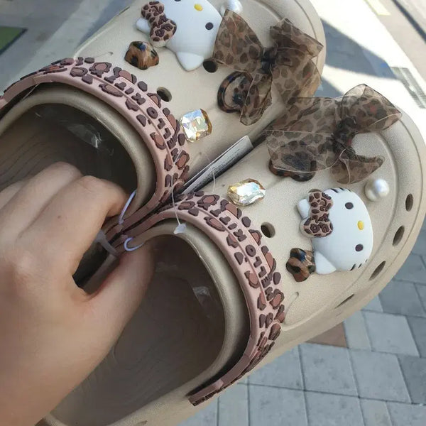[BUNJANG] Hello Kitty Leopard Jibbitz Sandals / 250 헬로키티 브라운 레오파드 지비츠 샌들 슬리퍼