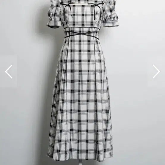 [BUNJANG] Fiom Cross Cut-Out Dress / 피움 크로스컷아웃 원피스 걸리계 스나계
