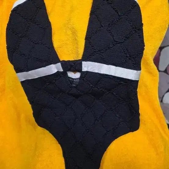 [BUNJANG] Chanel Monokini Swimsuit White Quilted Pattern Size L (66-77) / 샤넬  수영복  L 66ㅡ77.    인생컷 1회  상태좋아요