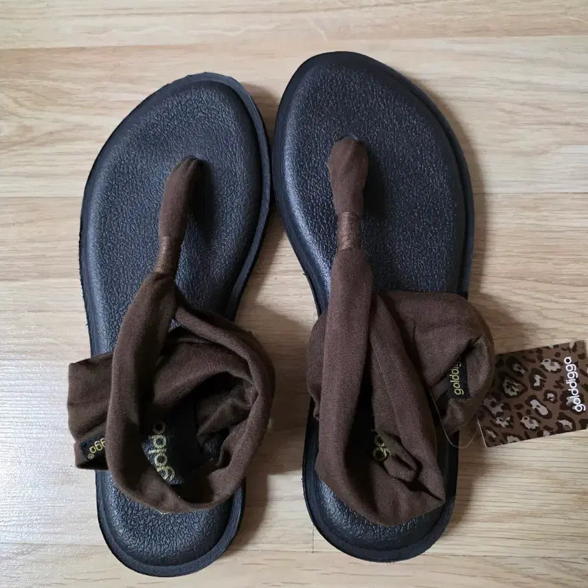 [BUNJANG] Unique Thong Strap Sandals (Size 240-245mm) / (새상품) 특이한 쪼리형 스트랩 샌들(240~245mm)