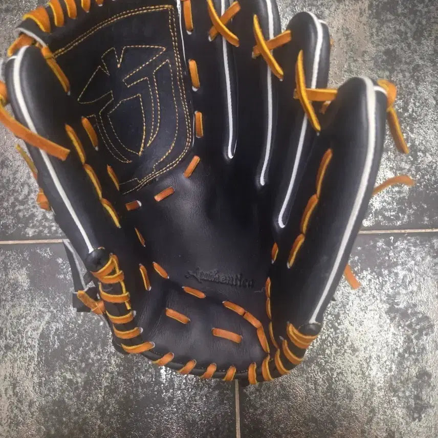 [BUNJANG] David Freese Pro Authentic Pitcher's Glove / 다비드 후라도 프로 어센틱 투수 글러브