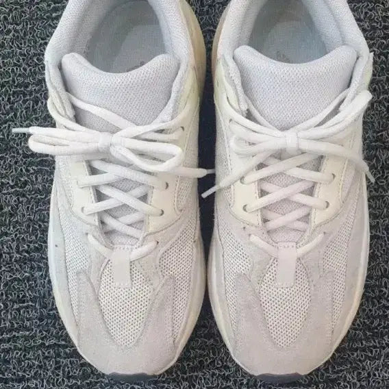 [BUNJANG] Yeezy Boost 700 Sneakers Size 270 / 이지부스터 700 270사이즈 운동화입니다착용감조금있어요사용감사진과같