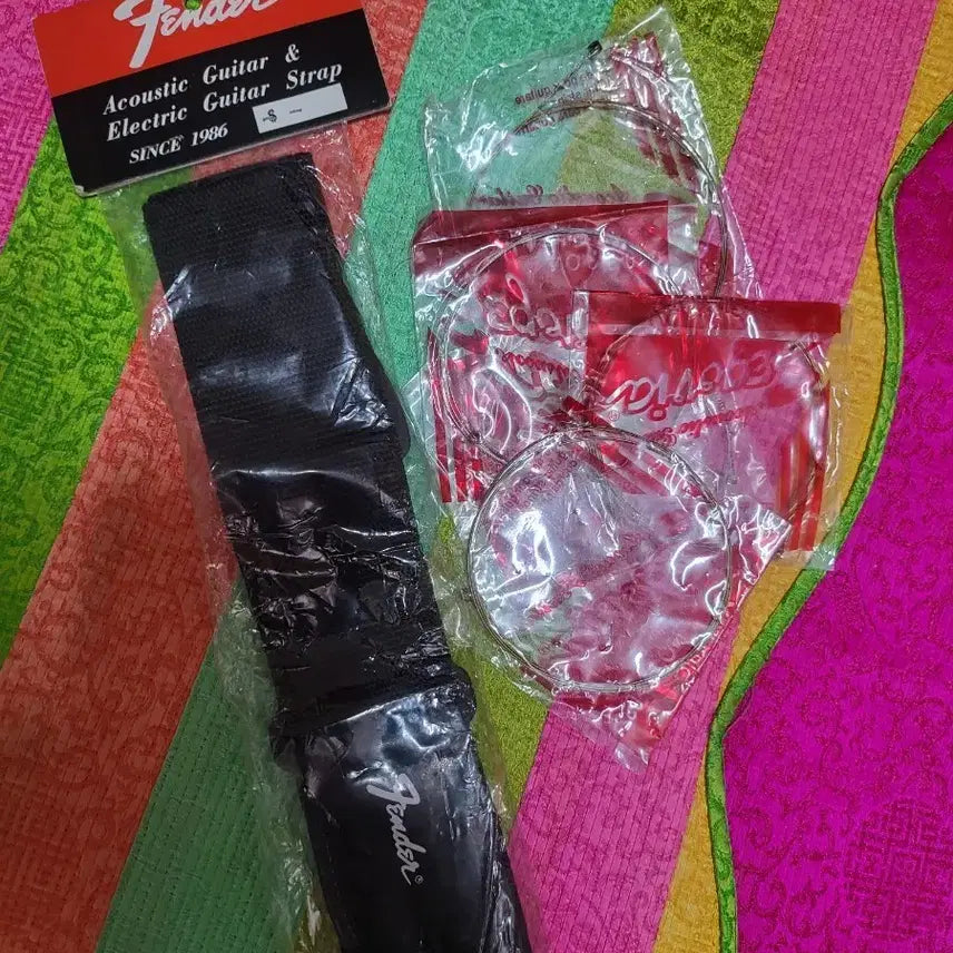 [BUNJANG] Fender Guitar Strap & String Set / 펜더 기타 스트랩 + 기타 줄 세트