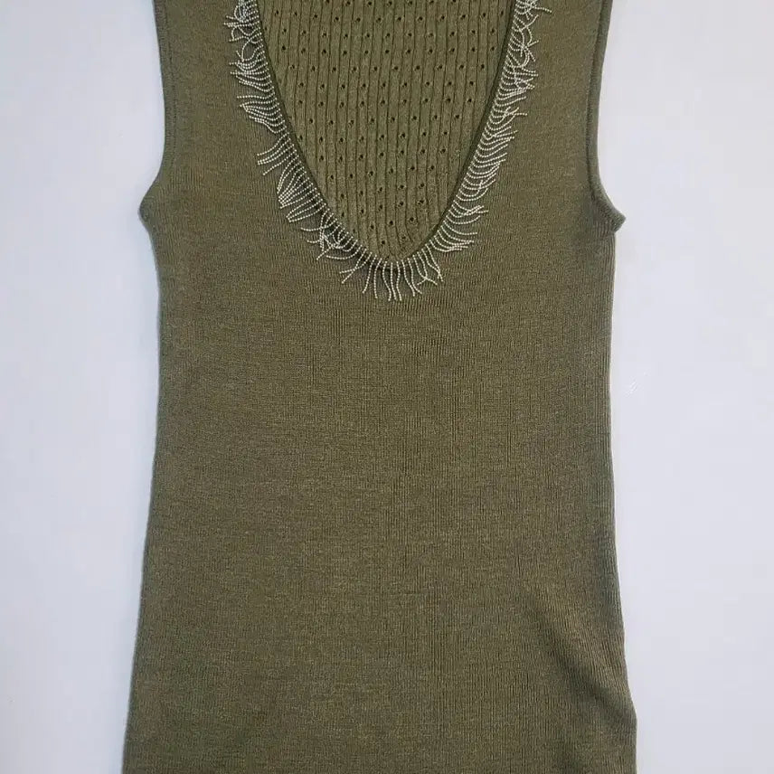 [BUNJANG] Egoist Khaki Sleeveless Knit V-Neck with Bead Embellishment / 에고이스트 카키민소매니트
