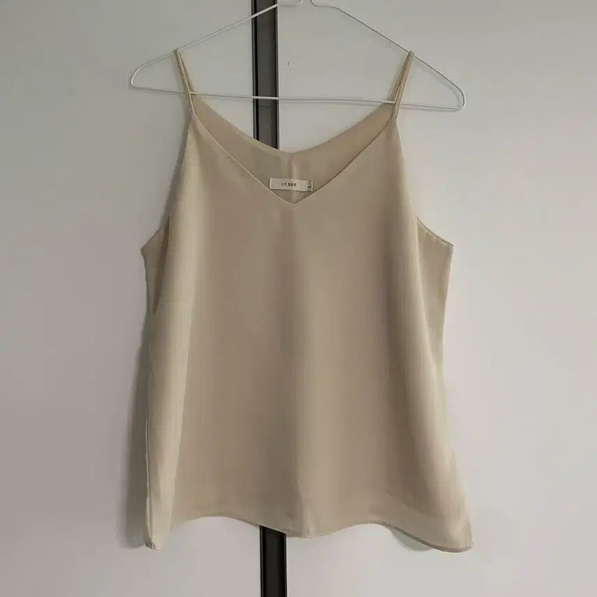 [BUNJANG] Beige Sleeveless Blouse (New) / 베이지 나시 블라우스(새상품)