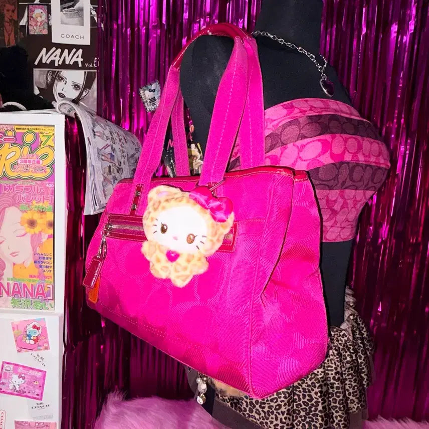 [BUNJANG] Coach Signature Shoulder Bag Hot Pink / Sale@ 키치템) Coach 코치 시그니처 숄더백 핫핑크