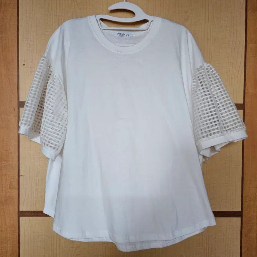 [BUNJANG] White Punching Sleeve T-Shirt / 화이트 펀칭 소매 티셔츠