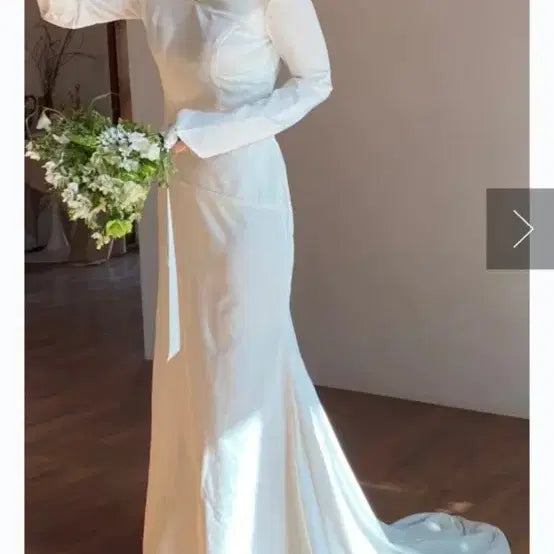 [BUNJANG] White Long Sleeve Wedding Dress with Back Slit / 화이트 롱 긴팔 뒷트임 웨딩드레스