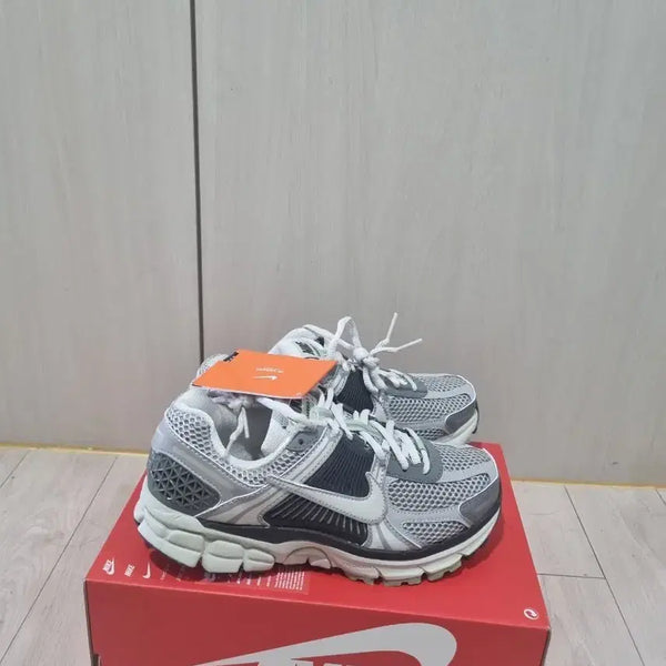 [BUNJANG] Nike Zoom Vomero 5 Sneakers (230) / 미시착새상품)) 나이키 줌보메로5 운동화 230