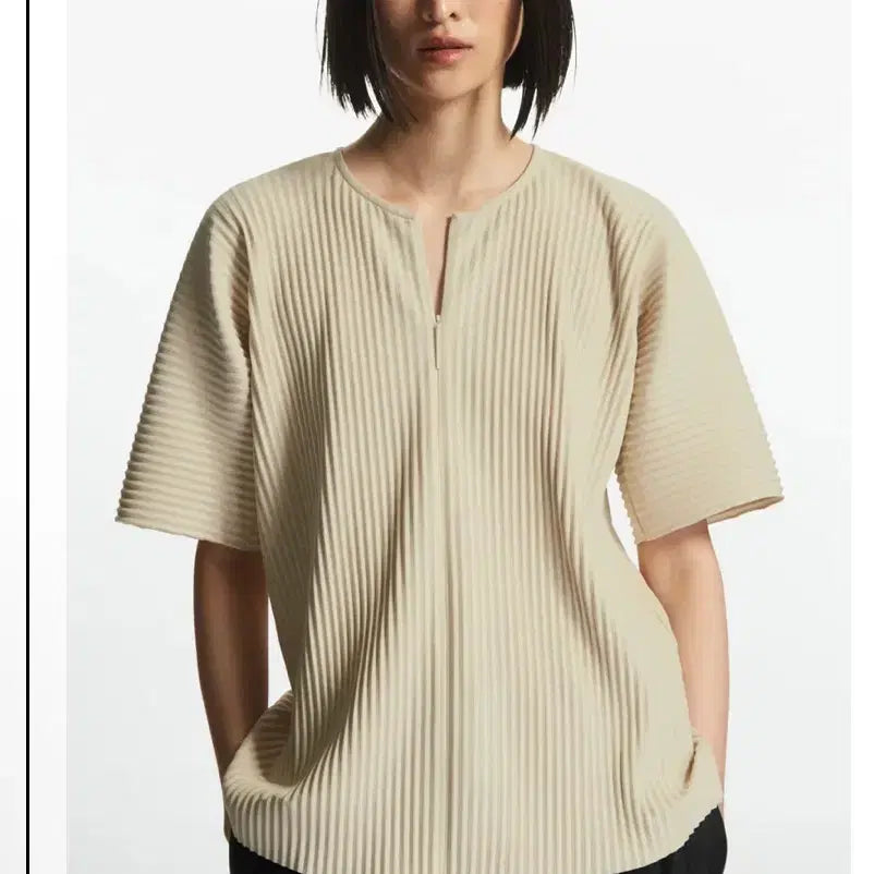[BUNJANG] COS Pleated Half-Zip T-Shirt / COS 코스 플리츠 반집업 티셔츠 S