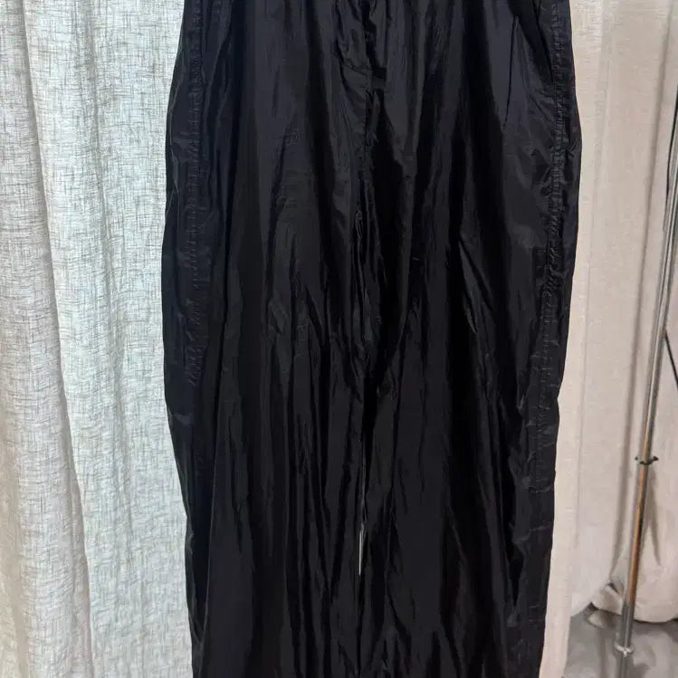 [BUNJANG] Amomento Parachute Drawstring Pants Black / 아모멘토 파라슈트 드로스트링 팬츠