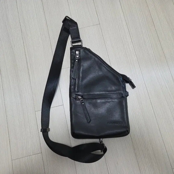 [BUNJANG] MANBERCE Sling Bag / MANBERCE 슬링백