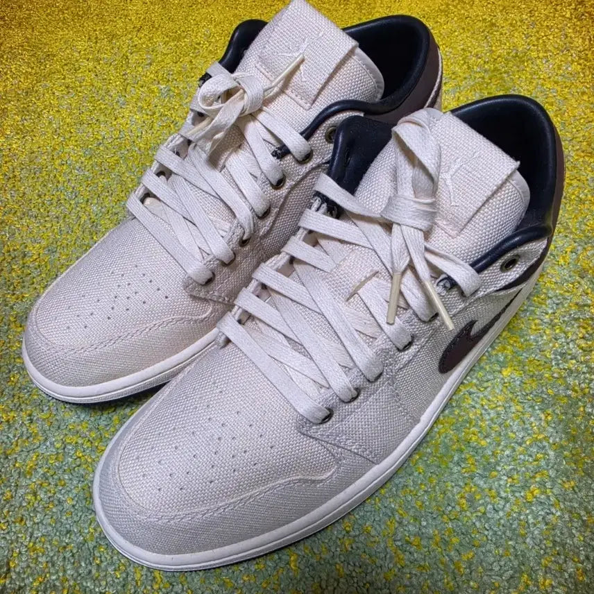 [BUNJANG] Air Jordan 1 Low Premium Pale Ivory Off Noir Sneakers / 조던 1 로우 프리미엄 페일 아이보리 오프 느와르