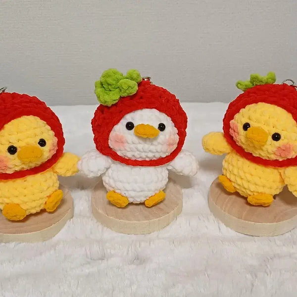 [BUNJANG] Handmade Strawberry Hat Chick Keychain / 딸기모자 뜨개키링