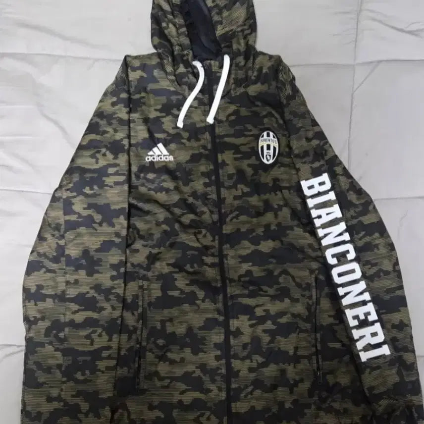 [BUNJANG] Juventus Cargo Windbreaker / 유벤투스 카고 바람막이